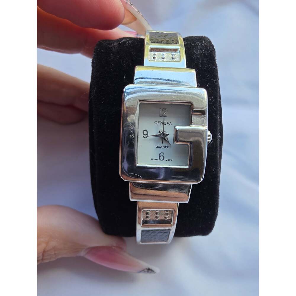 Ladies Watch Bundle - Picture 3 of 12